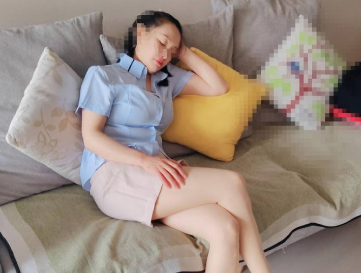 海角社区.趁妈妈午休时插进了她的馒头穴让妈妈夹着我的精液去上班